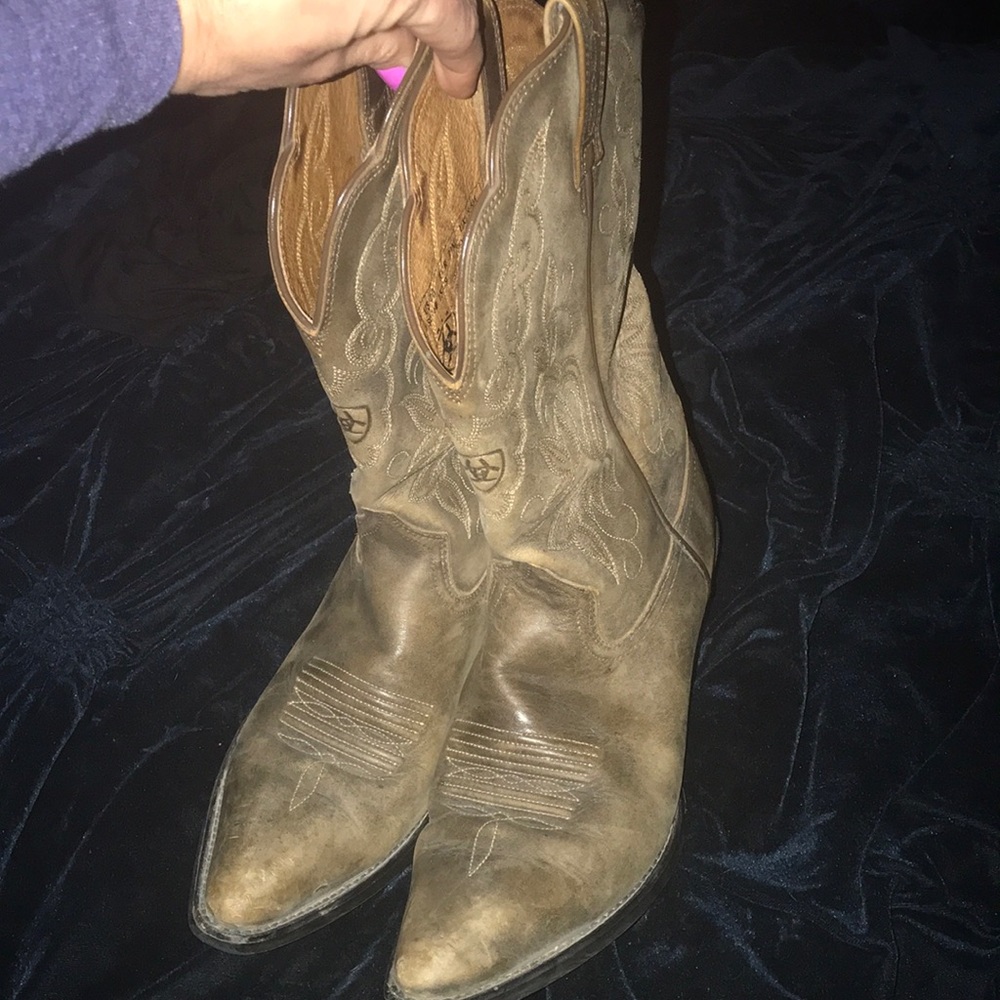 Ariat boots-Size 8. Dark Tan